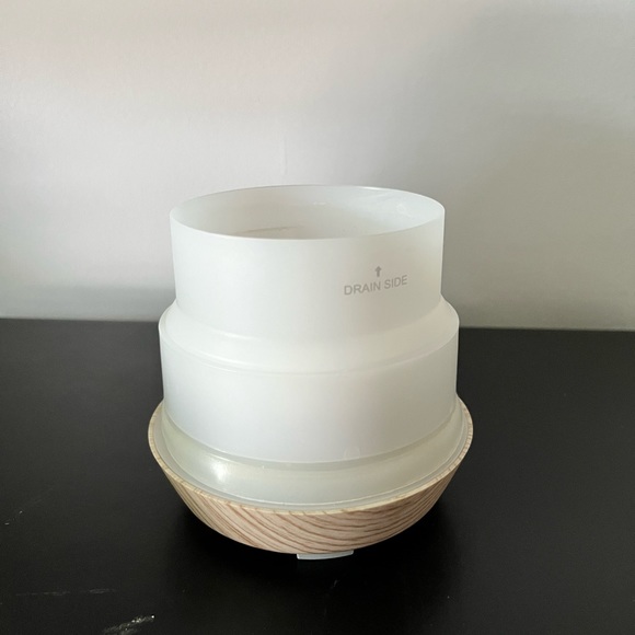 Essential Oils/Oil Diffuser - Picture 4 of 5